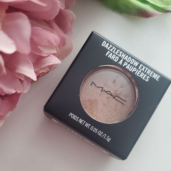 MAC Dazzleshadow EXTREME in Yes to Sequins (Light Gold with Pink Pearl) - Picture 12 of 16